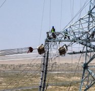 南疆五地州具有丰硕的矿产、石油、天然气以及